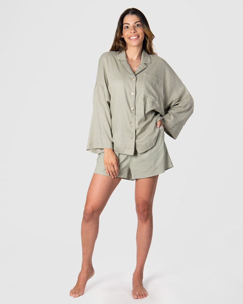 Kami, a mother of 2 who wholeheartedly relies on Hotmilk's 'Sage Lounge Short' for her postpartum comfort. These shorts offer the perfect fusion of sumptuous linen, a soft waistband, and a flattering above-knee length, ensuring both style and comfort. If you're in search of the ideal postpartum loungewear that strikes the perfect balance between relaxation and style, look no further than Hotmilk's Sage Lounge Short