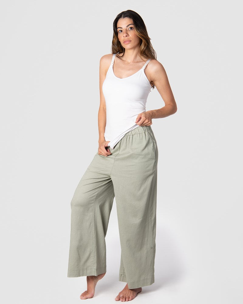 Meet Kami, a mother of 2, who combines the Hotmilk My Necessity nursing cami with the new Hotmilk 'Sage Lounge Pant' postpartum. These pants are the epitome of sumptuous comfort, featuring a soft waistband and a flattering 7/8 length for both style and relaxation. Discover the perfect loungewear for pregnancy and postpartum comfort with Hotmilk's Sage Lounge Pant